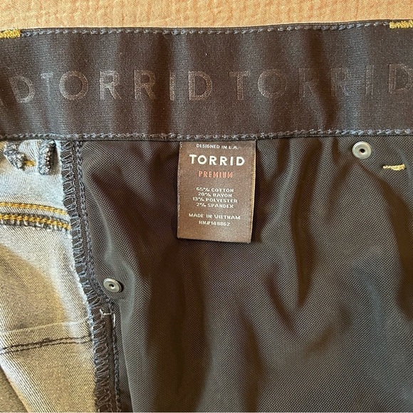 Torrid Bombshell Premium Stretch High-Rise Destructed Skinny Jeans, size 20R - Picture 13 of 14